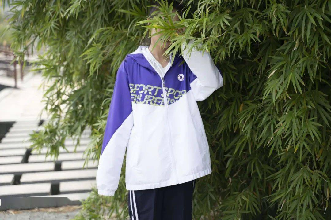 最新校服，時(shí)尚與功能的完美融合